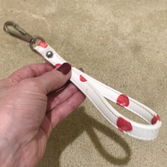 🆕🔥CC/CHARMING CHARLIE SUPER CUTE WRISTLET/MAKE UP BAG WHITE&CHERRIES NWT!! - Picture 10 of 14